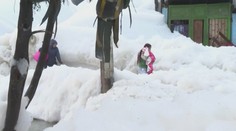 VIDEO: Z tejto sa netešili. Toxická pena z kanálov zavalila mesto v Kolumbii