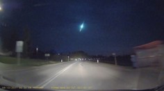 Východ Slovenska nadránom rozžiaril padajúci meteorit. Jaroslav ho zachytil na autokamere