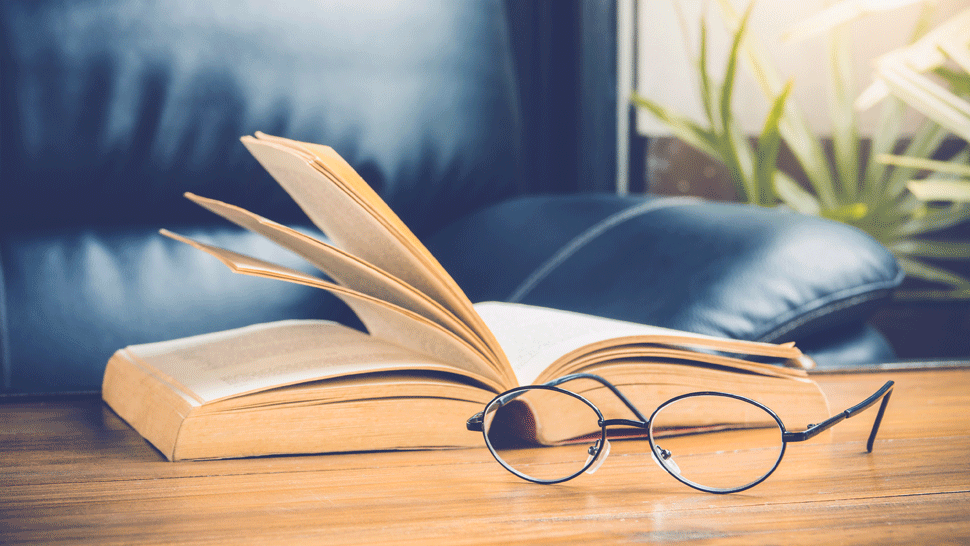 Koniec okuliarov na čítanie? Vedci vyvinuli špeciálne implantáty, ktoré ich môžu nahradiť