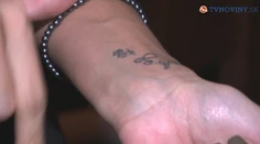 Silvia Kucherenko a jej tetovanie. Viete, čo to tam má napísané?