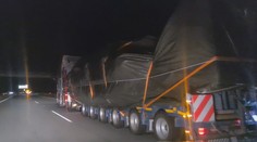 VIDEO: Z Česka cez Slovensko až na Ukrajinu. Naše kamery zachytili nočný prevoz tankov