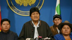 Bolívijský prezident Morales oznámil rezignáciu, Mexiko mu udelilo azyl