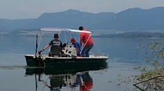 Pátranie po rybároch na Liptovskej Mare pokračuje. Prevzali ho špeciálni záchranári s morským sonarom