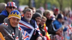 Ako vyzerala atmosféra v londýnskych uliciach večer pred korunováciou? Stretli sme aj veľa Slovákov