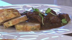 Kysnutý marhuľový koláč s orechovou posýpkou