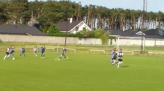 Frajer na záver: V zápase piatej ligy padol skvostný gól. Strelec nedal brankárovi šancu