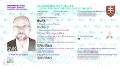 Minister hospodárstva vzal na výstavu do Dubaja aj svoju dcéru. Skeny pasov delegácie unikli na internet