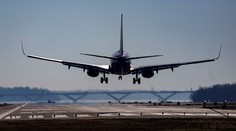 Chaos na letiskách v USA. Pre chybu v systéme zakázali lietadlám vzlietnuť do vzduchu