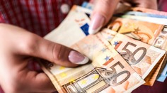 Tisíce ľudí by si mali finančne prilepšiť: Od mája sa zrejme zvýšia príplatky za prácu