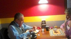 Schwarzenberg prichytený s milenkou. Jej porno fotky mu zrejme neprekážajú