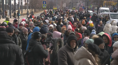 Za hranicami čakajú státisíce ľudí. Na východe chcú vybudovať stanové mestečko, v hre je viacero lokalít