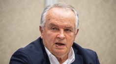 Ak neprestane západ vojensky pomáhať Ukrajine, Slovania sa spoja a urobia zo západnej Európy trávnik, vyhlásil v europarlamente Radačovský