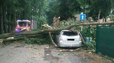 Mimoriadne silný vietor aj búrky zasiahli Slovensko