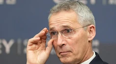 Stoltenberg odmietol dodanie kazetovej a fosforovej munície Ukrajine