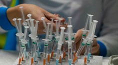 Pri omikrone je trikrát vyššie riziko opätovného nakazenia. Zachytili ho už v 30 krajinách sveta