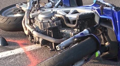 Nehoda v Spišskej Novej Vsi: Motorkár sa čelne zrazil s protiidúcim autom