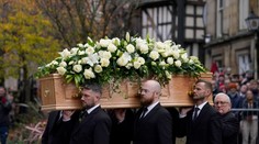 FOTO: Princ, prezident UEFA, Ferguson či Maguire. Anglicko sa rozlúčilo s legendárnym Charltonom