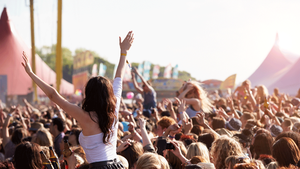 Párty ich vyšla draho. Po festivale testovali pozitívne na koronavírus stovky tínedžerov