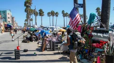 Celebrity a milionári opúšťajú Los Angeles. Slávne ulice sa menia na slumy plné bezdomovcov