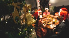 Na omšu v kolieskových korčuliach či ukrývanie metiel pred čarodejnicami. 10 podivných vianočných zvykov naprieč svetom