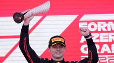 V Baku double Red Bullu, líder Verstappen vedie pred Perezom o 21 bodov