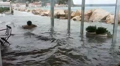 VIDEO: Jadran zasiahli búrky a silný vietor. Pod vodou skončili obľúbené chorvátske a slovinské letoviská