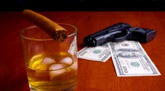 Mužovi v krčme spadla pištoľ, náhodný výstrel trafil iného muža do kolena