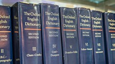 Oxfordský slovník vyhlásil slovo roka: Stal sa ním výraz, ktorý používa najmä mladšia generácia