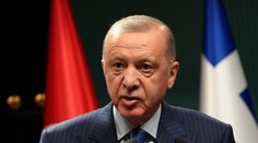 Izrael žiada vylúčenie Turecka z NATO. Británia pre hroziacu vojnu vyzvala svojich občanov, aby opustili Libanon