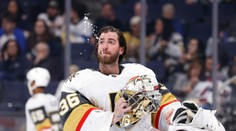 VIDEO: Adept na zákrok roka v NHL? Brankár Las Vegas chytil trio tutoviek za tri sekundy