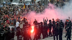 Chemnitz ovládli po dobodaní Nemca nepokoje a násilnosti. Policajti mali plné ruky práce