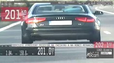Po D1 sa hnal vyše dvestovkou a s alkoholom v krvi. Policajti ho potrestali