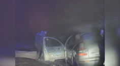 Policajti, ktorí brutálne dokopali postrelené dievča, za mreže nepôjdu