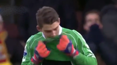 VIDEO: Obrovská hanba! Takto brankár potopil svoj tím