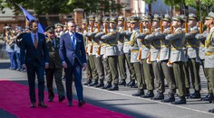 Prioritami sú modernizácia a protivzdušná obrana. Prezident ako hlavný veliteľ ozbrojených síl prvýkrát navštívil rezort obrany