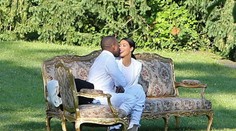 Kim a Kanye odleteli z Prahy. Ešte predtým sa olizovali v záhrade