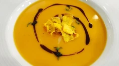 RECEPT NA DNES: Tekvicový krém s červenou šošovicou a tymianom