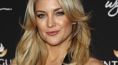 Vypadnú vám oči. Herečka ukázala, ako sa nosí mega výstrih