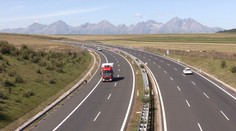 Slováci sa opäť rozcestovali. Predaj diaľničných známok prudko stúpol