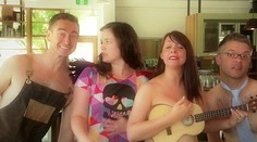 Matku za dojčenie v kaviarni skritizovali. Jej reakciu videlo už 800-tisíc ľudí