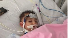 Bábätko chceli odpojiť z prístrojov. Prebudilo sa z kómy v poslednej chvíli