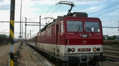 Rýchlik smerujúci z Bratislavy do Košíc sa ocitol v plameňoch