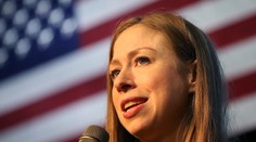 Clintonová preposiela úradné maily aj svojej dcére