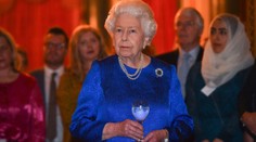 Kráľovná Alžbeta II. porušila protokol a totálne sa uvoľnila. Takto ju nepoznáme