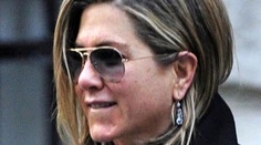 Takto ste ju ešte nevideli. Opuchnutá a fľakatá Jennifer Aniston