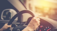 Parkovala pri obchodnom centre. Druhej žene pritom zlomila obe nohy