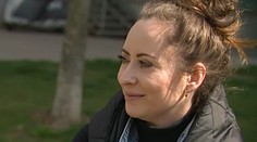 Mladá matka Ivana dostala mŕtvicu, ktorá ju pripútala na lôžko. Napriek tomu rozbieha vlastný biznis