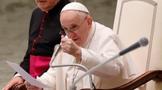 Facka Orbánovi. Zahraničná tlač porovnáva príchod pápeža k nám a do Maďarska