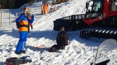 Do napnutého lana ratraku narazil lyžiar, od smrti ho delil centimeter. Očití svedkovia opísali tragédiu