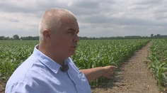 Pán Oto vlastní niekoľko pozemkov, ku ktorým sa však nemôže dostať